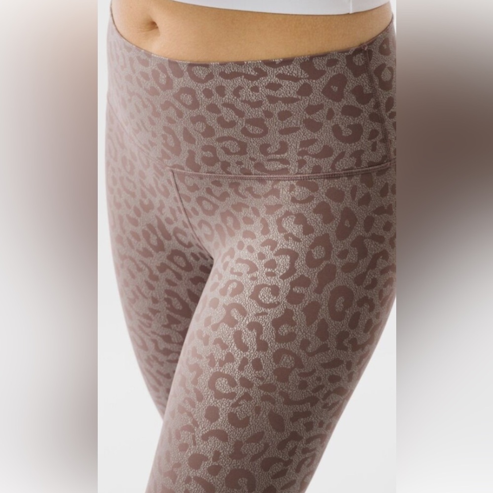 ZYIA Lilac Leopard Supreme Hi-Rise Leggings 6-8 (7/8 24”)